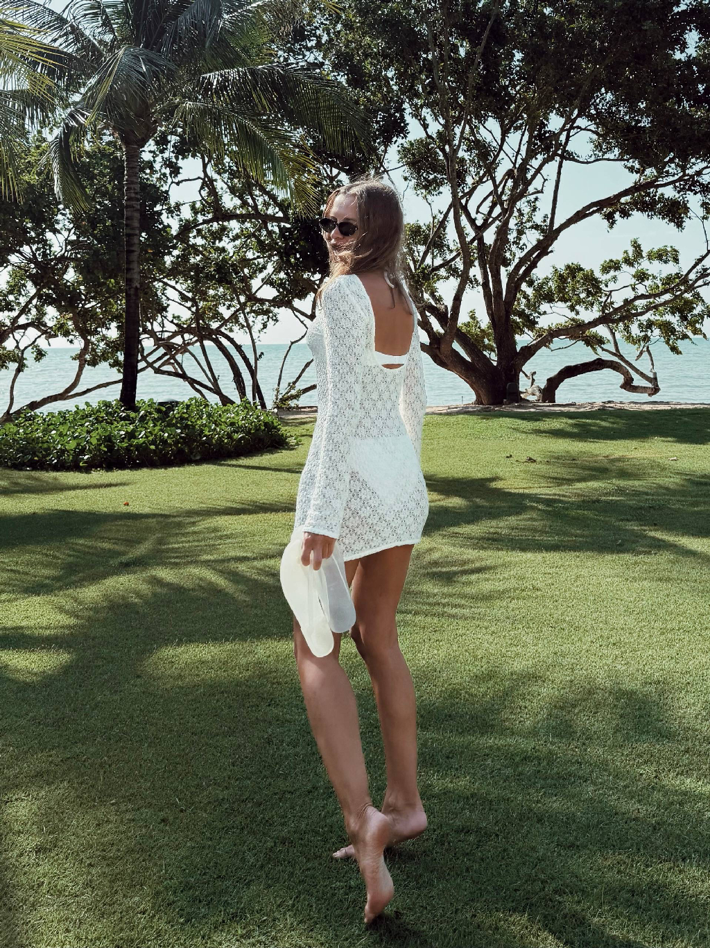 Выбор Ирины Голомаздиной из коллекции SS26 — платье Primrose и вьетнамки Obsidian.

Мягкое кружево на основе хлопка с узором, который напоминает лепестки цветов — подойдет для летних ужинов, пляжных вечеринок и прогулок до рассвета.

Больше образов для путешествий можно найти в разделе «Скоро в продаже». Добавляйте изделия в вишлист, чтобы получить уведомление, как только модель появится в продаже 🤍