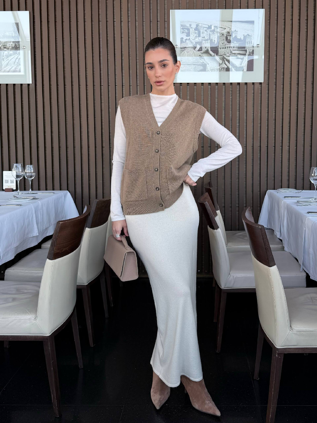 Образ на каждый день с жилетом Grandpa’s

Он свободный, немного винтажный, напоминает мужской. Связан из легкого, нежного пуха кашмирских коз из Внутренней Монголии — приятный тактильно и теплый, согреет в холодные дни. Благодаря крою его удобно носить поверх рубашек и лонгсливов.

Больше изделий из мягкого кашемира — на сайте и в приложении 12 STOREEZ
