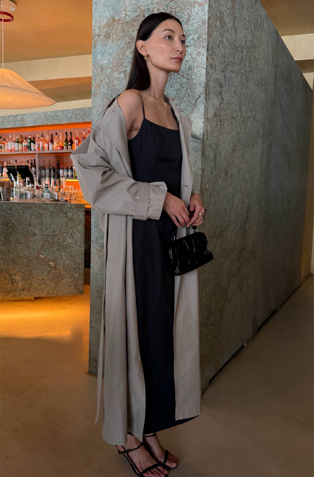 Изделие для вашего романтичного свидания — платье Monica 

Мы сшили его из воздушной тафты с шелком — ткань приятно шуршит и слегка поблескивает. Модель садится на любой рост: бретели мы дополнили незаметными регуляторами. Внутри — подкладка из хлопкового батиста, чтобы в платье было комфортно весь день.

Примерить изделие можно в магазинах 12 STOREEZ