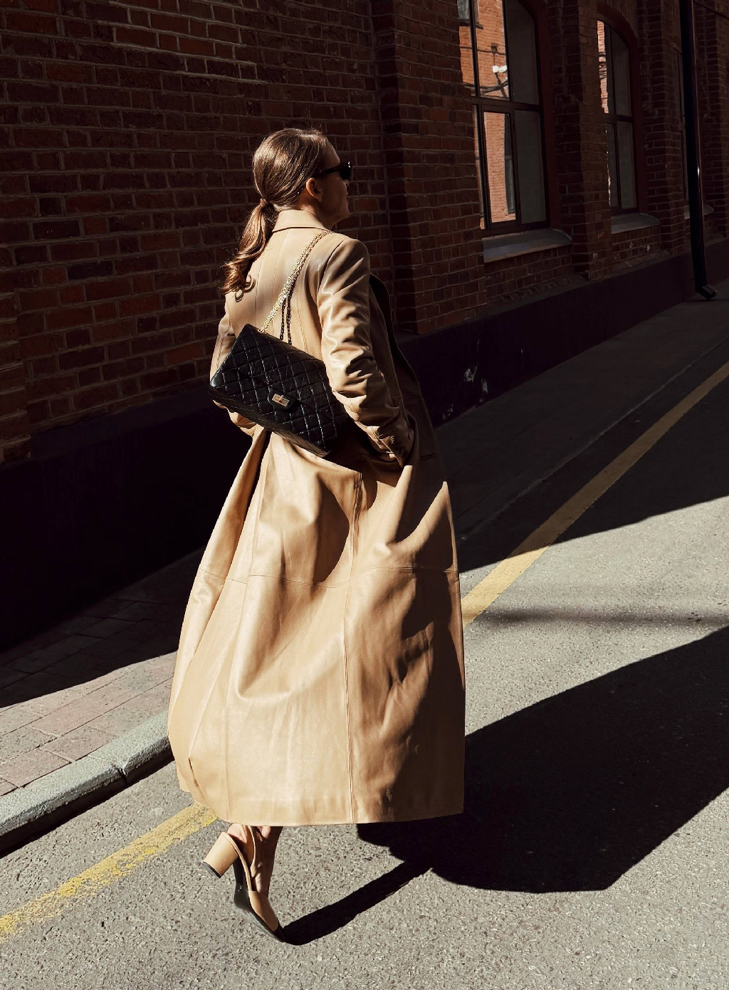 Выбор Ирины Голомаздиной из коллекции SS26 — тренч Supernova 

Новая версия нашего бестселлера, созданного на основе кроя любимого изделия Натальи Водяновой. Модель подчеркивает и визуально вытягивает фигуру благодаря полуприлегающему силуэту и аккуратной линии плеча.

Больше идей для образов на каждый день можно найти на сайте и в приложении 12 STOREEZ