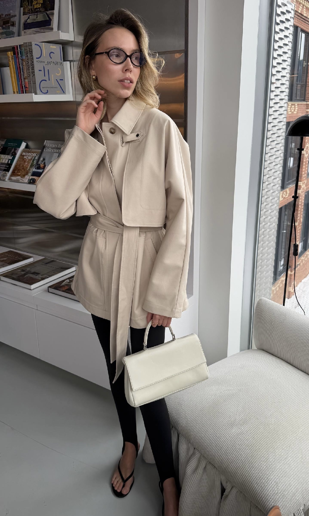 2 в 1 — куртка Sydney

Наш бестселлер, для которого в этом сезоне мы выбрали более плотную ткань на основе хлопка с пропиткой от легких осадков. Куртка состоит из двух частей — верхней укороченной без застежки и жилета с поясом. Вы можете носить их вместе или по отдельности, меняя образ под погоду и настроение.