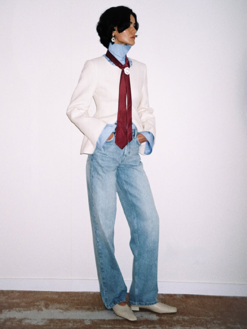 Блеск софитов, роскошь парадных тканей и силуэты, которые переносят в атмосферу прекрасного века.

Изделия, словно сошедшие с портретов эпохи рококо, ждут вас на сайте и во всех магазинах 1811 🤍