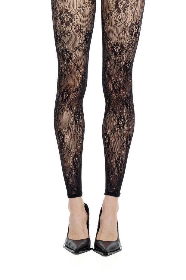 Добавляем пикантности образу с помощью леггинс на резинке. Можно укорачивать или спускать по всей длине ног - на ваш вкус.