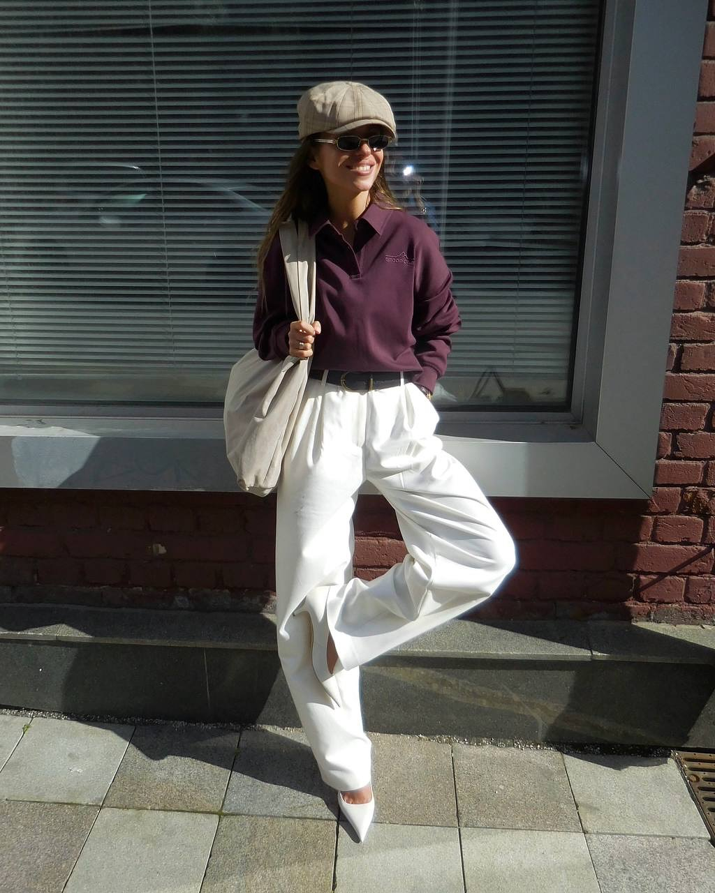 Идеи повседневных образов, которые хочется повторить: сочетаем тренч с клетчатой рубашкой и лосинами или джемпер-поло со свободными брюками.
Выбираем тот, который подходит под настроение.