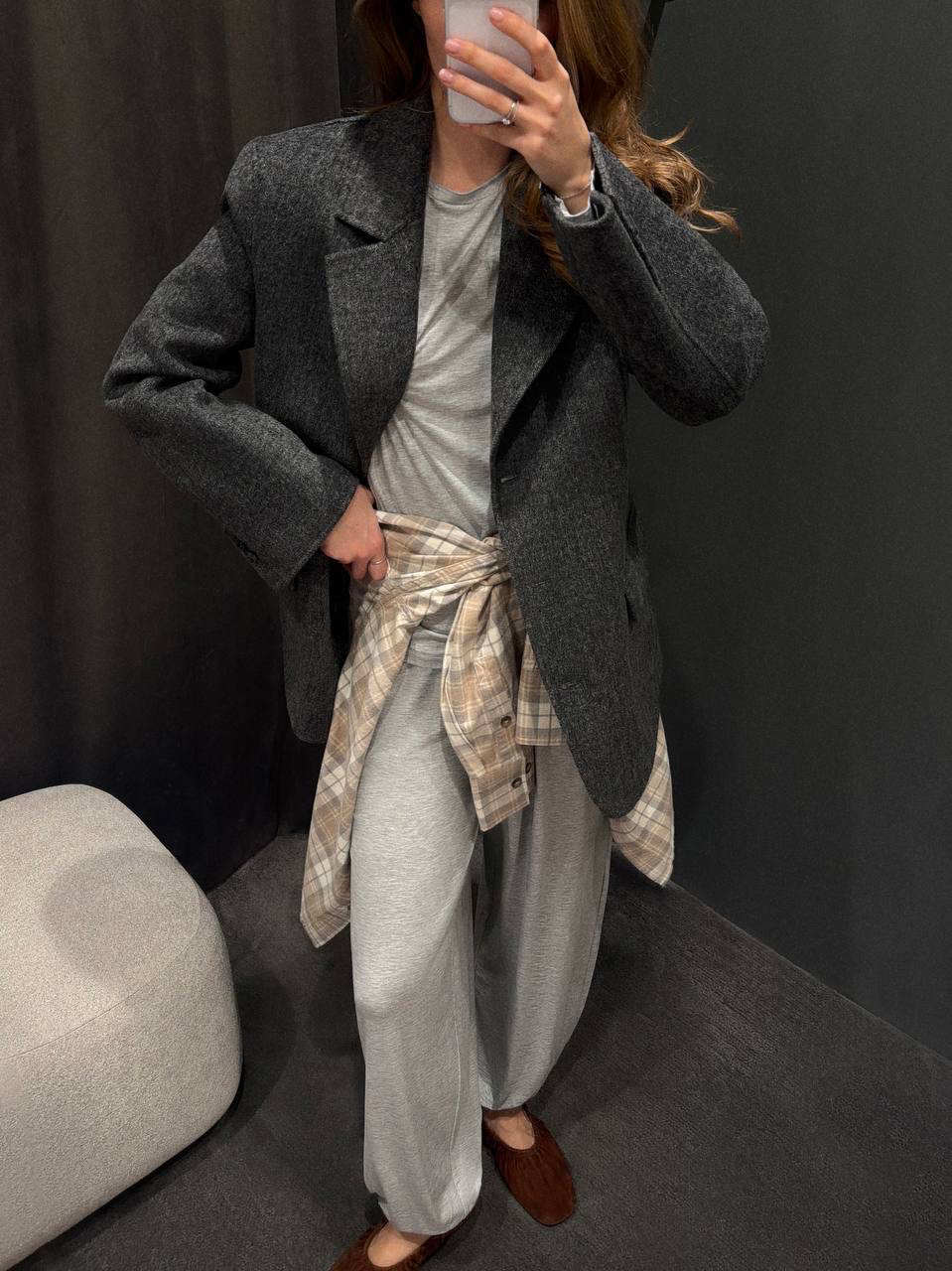 Верхняя одежда на весну — будьте готовы к переменчивой погоде с 2MOOD

Не спешим убирать теплые пальто и бомберы — собрали модели на прохладные весенние дни, чтобы ничего не помешало вам наслаждаться планами.

• Пальто-пиджак в «елочку»: органично дополнит классику и разбавит расслабленные образы с трикотажем или денимом.