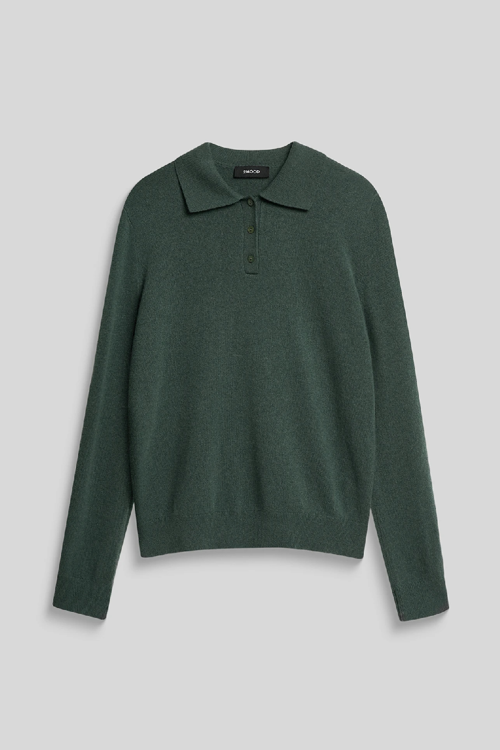 Образ № 2 
Джемпер-поло изумрудного цвета сочетаем с серыми брюками и серо-бежевыми полуботинками из замши. В качестве аксессуара выбираем бежевую панаму.

Осенью хочется чаще экспериментировать с новыми оттенками, которые сделают повседневные сочетания ярче и интереснее. 

Наши стилисты собрали несколько образов с вязаным трикотажем, верхней одеждой, обувью и аксессуарами в сезонных оттенках — делимся идеями с вами. 