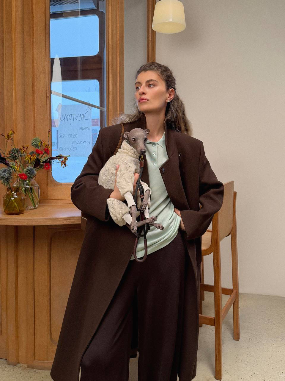 Один маршрут — бесконечные сценарии

Друг бренда Ани Микаберидзе доказывает: одежда — инструмент самовыражения, меняющийся вместе с нами.

Каждое утро — любимая кофейня, верный питомец Лаки и новинки 2MOOD, транслирующие настроение дня.

Больше новинок на сайте, в приложении и магазинах 2MOOD