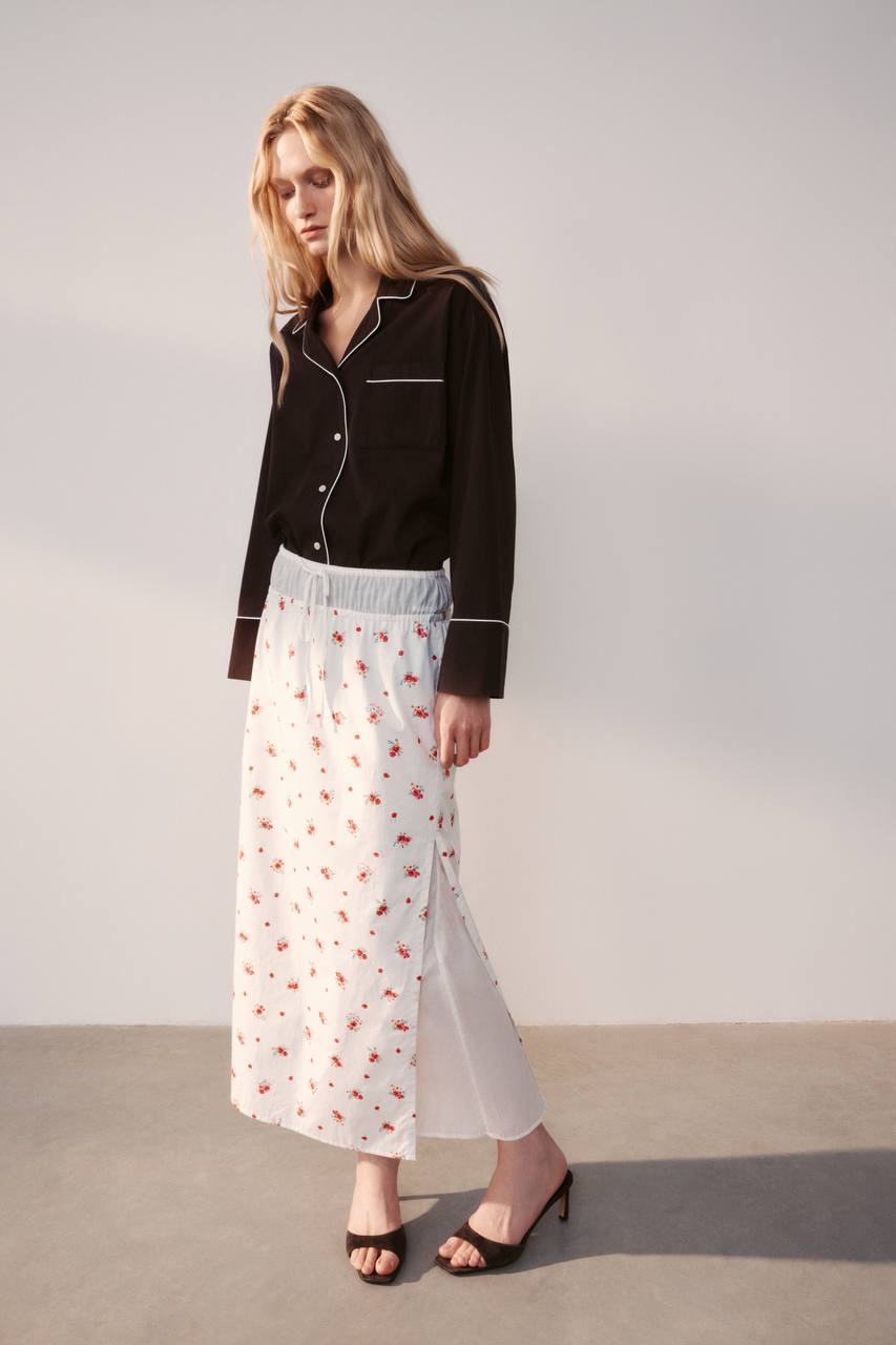 Новая коллекция 2MOOD — готовые сценарии вашего идеального лета 

Мы продумали модели так, чтобы вы могли легко сочетать их между собой. Делимся идеями образов: 

Цветочная юбка с подъюбником и пижамная рубашка с контрастным кантом, заправленная внутрь — образ с эффектом многослойности; 

Соберите свою летнюю капсулу — на сайте, в приложении и магазинах 2MOOD