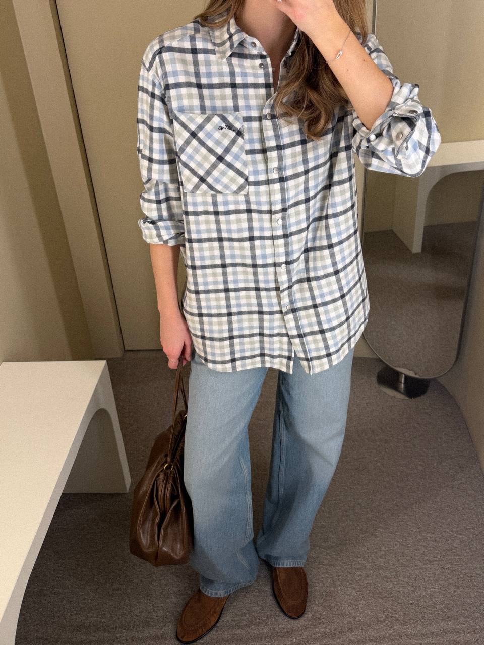 Нежный цвет сезона 

Если бежевый и серый кажутся слишком предсказуемыми, этой весной сделайте ставку на ментоловый.

В весеннем гардеробе 2MOOD этот оттенок берет на себя роль «спокойной базы». Он освежает тон кожи, визуально облегчает многослойные образы и, благодаря приглушенному тону, хорошо сочетается с другими оттенками. 