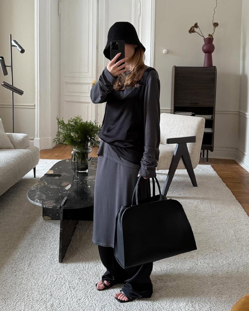 Total black, total look, total прекрасная @dariimoore в бренде nn2sisters

PS. Топ в nn2sisters не нашла, поэтому от себя поэкспериментировала и нашла похожее 