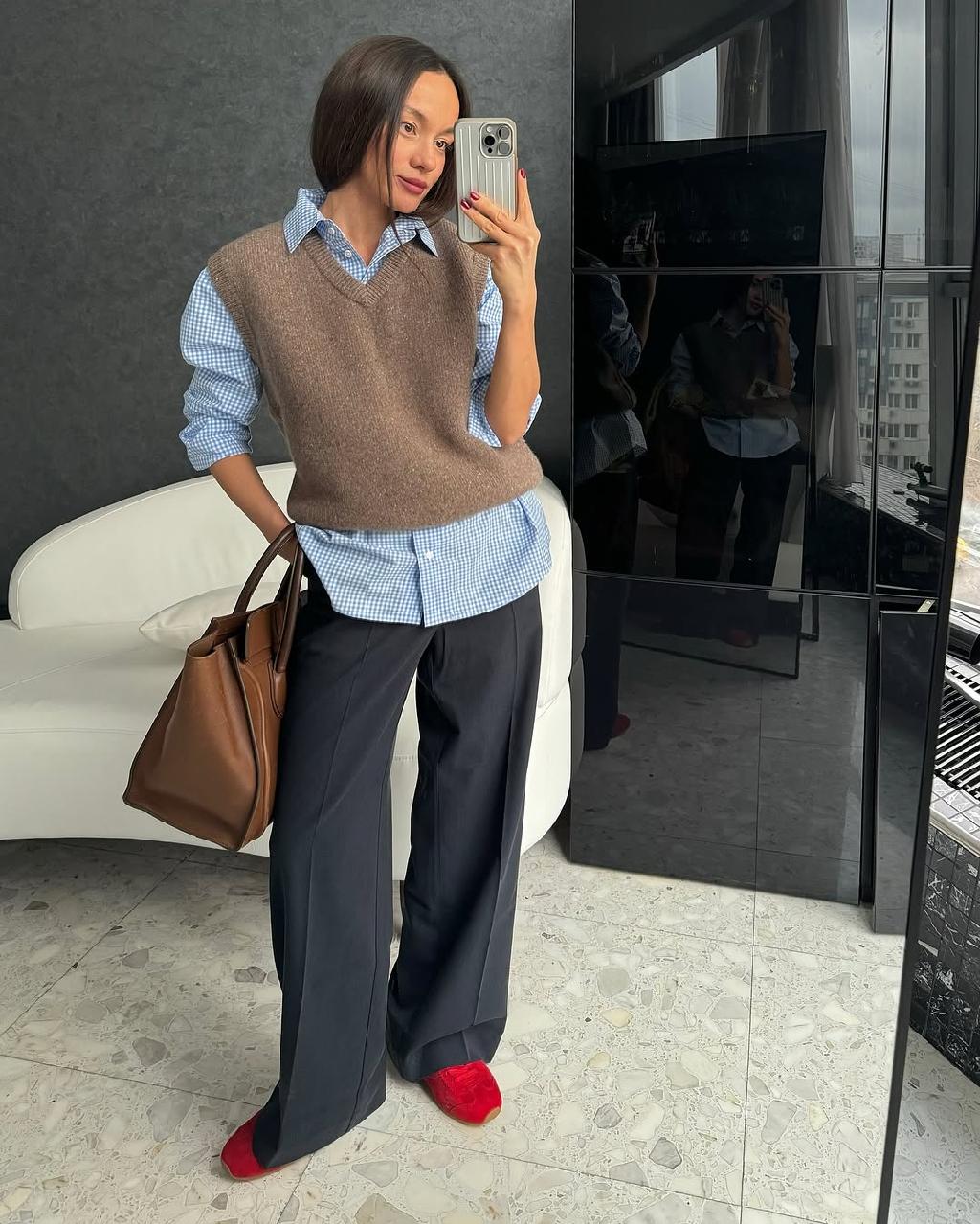 Нашла ещё один бренд, у которого сейчас скидки - Chaika

Классные образы увидела у @azalia_lomakina  