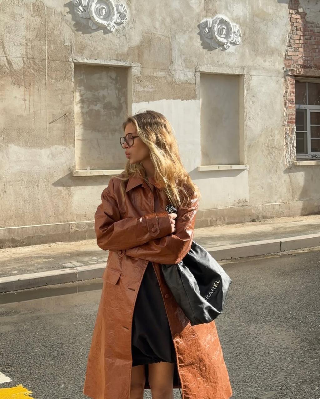 Последнее время моя лента рекомендаций вся в плаще Trinity от Sanchy 🤎