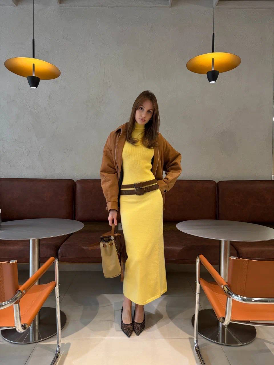 Образ дня: цвета лимонного тарта. Настраивающий на весенний лад.

В составе: топ и юбка из вискозы Aim clo, отвечающие за свежую кислинку, а также бомбер из новой «Деним-капсулы» цвета песочной основы (на сайте оттенок «терракот»).