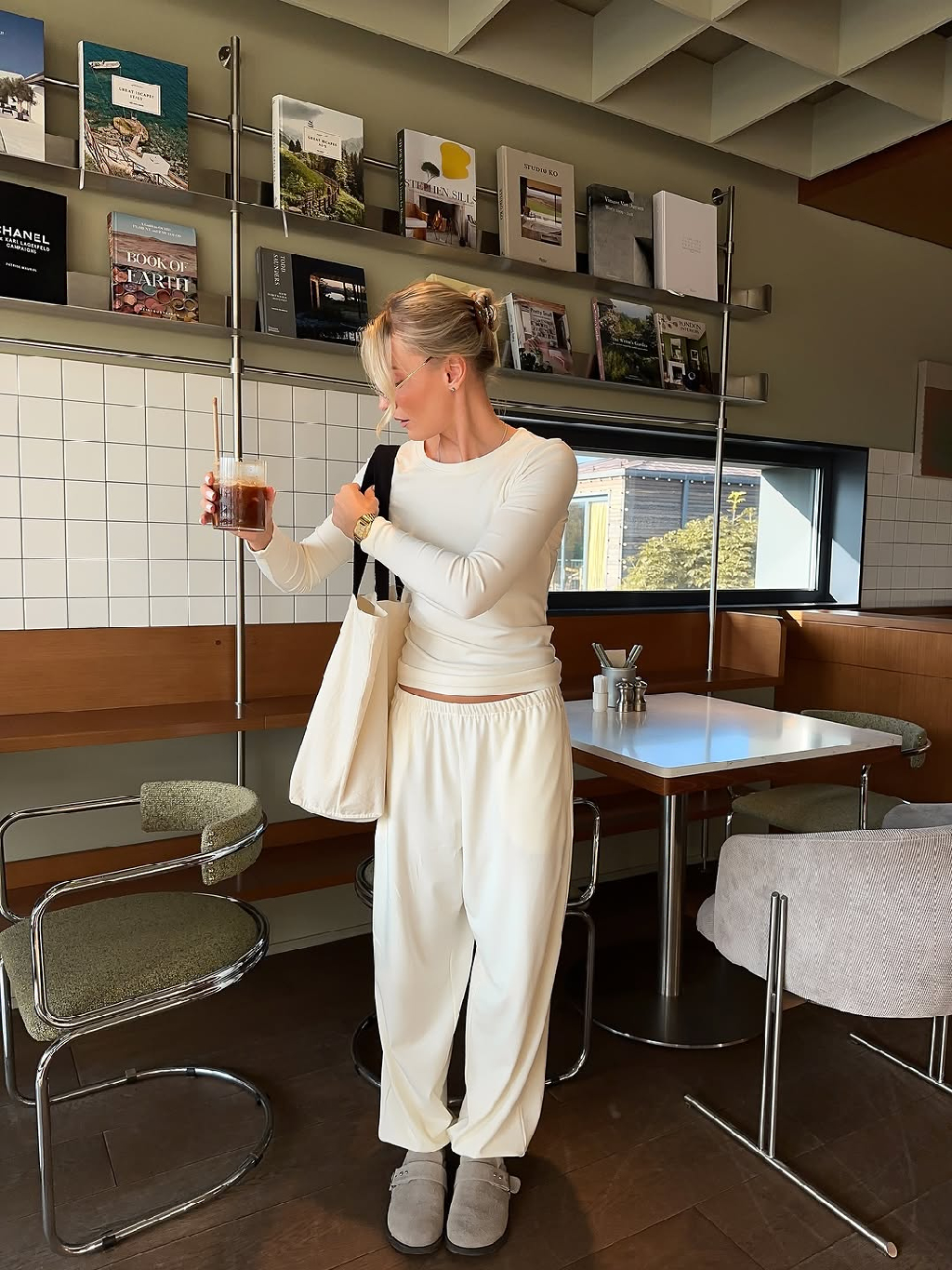 В эти выходные действует специальное предложение -15% при покупке от 3 изделий из коллекции IN&OUT по промокоду WARM15, собирайте свой капсульный гардероб вместе с
MATÜ 🤍