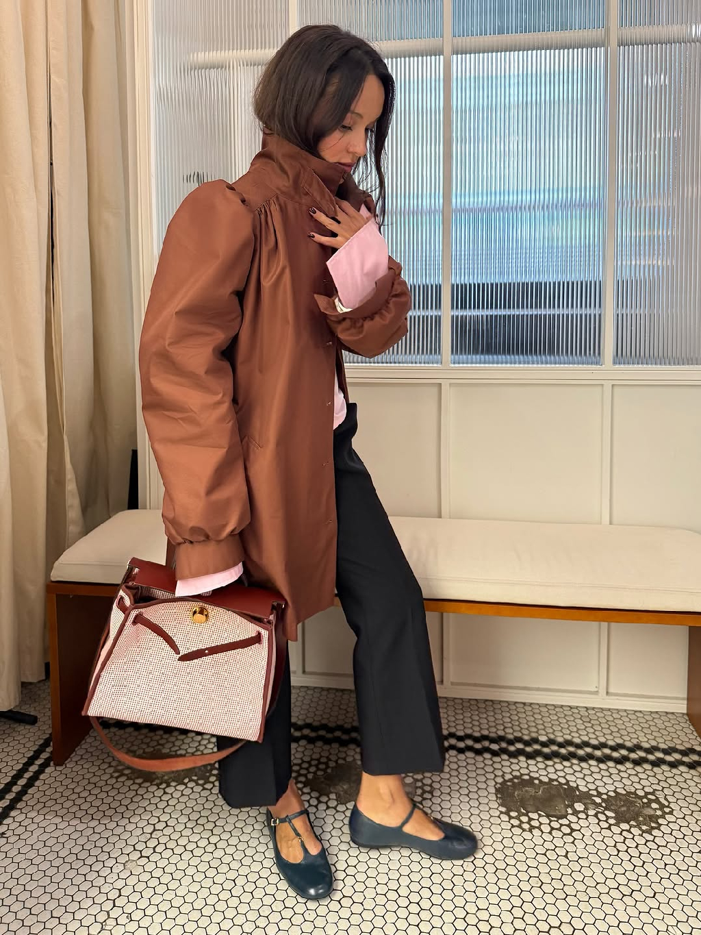 Терракотовый акцент, четкий силуэт и нотка французского кино - образ, в который невозможно не влюбиться ❤️

Новая лимитированная коллекция доступна по предзаказу на сайте matu.me или офлайн в шоуруме: Москва, Большой Козихинский пер., 7c2