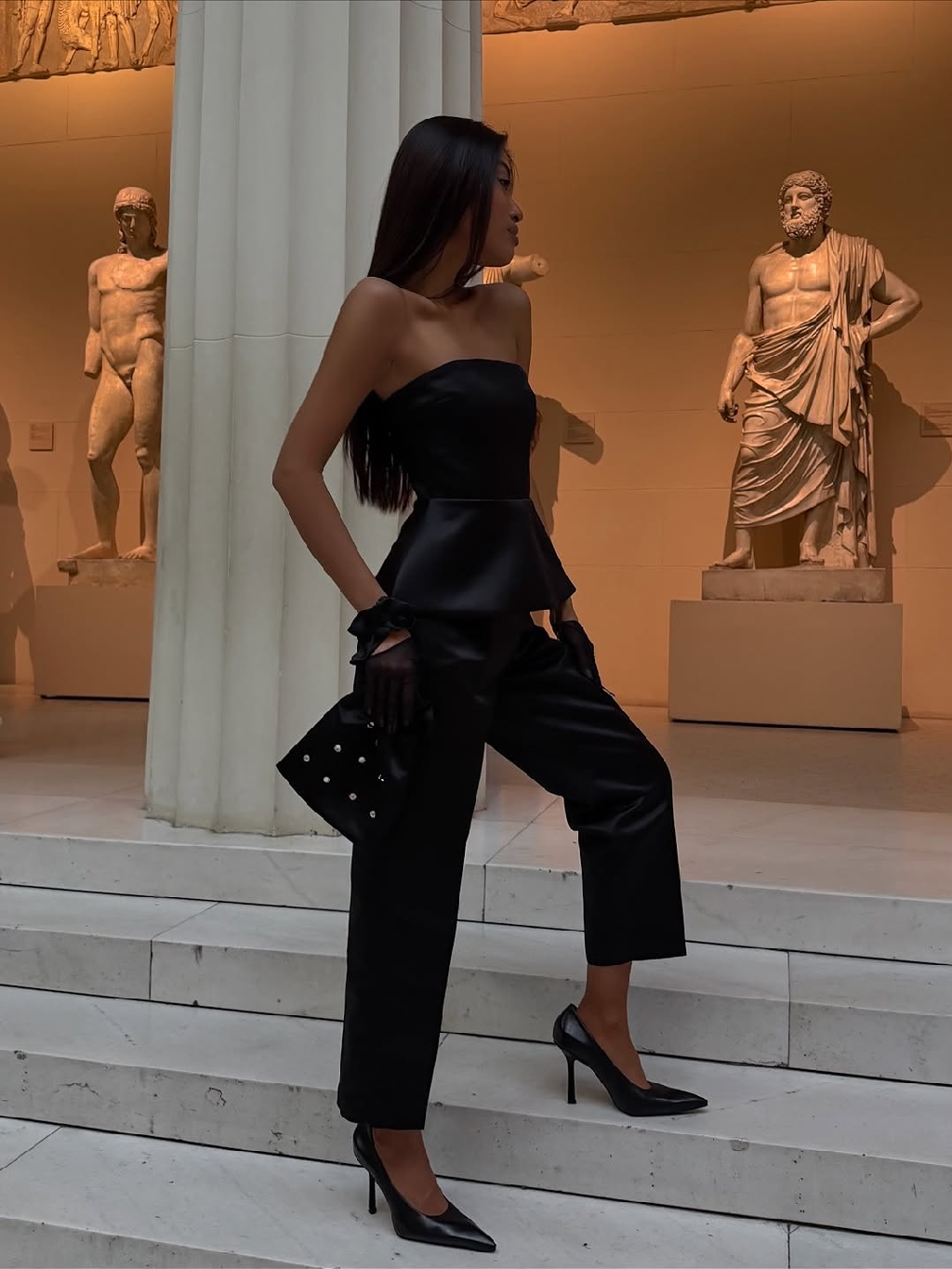 Когда смелость переплетается с роскошью - рождается «CLARA»

Атласный комплект, который подчёркивает силу линий, делая образ элегантным и завораживающе женственным.

Гладкий и блестящий материал создает эффектные переливы света, а классический крой обеспечивает комфорт и элегантность.

Новый комплект доступен на сайте: matu.me