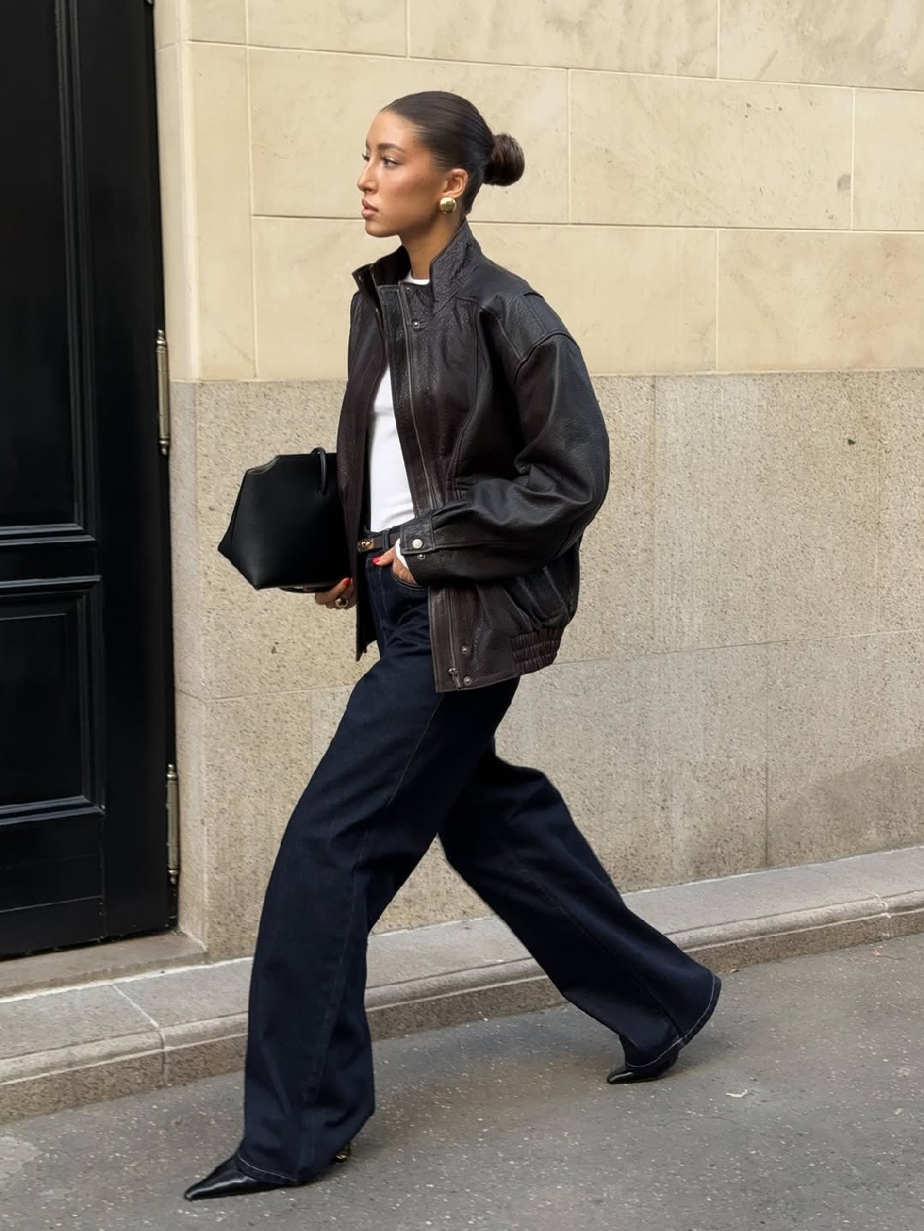 Формула городской классики: кожа и деним, которые всегда выглядят актуально