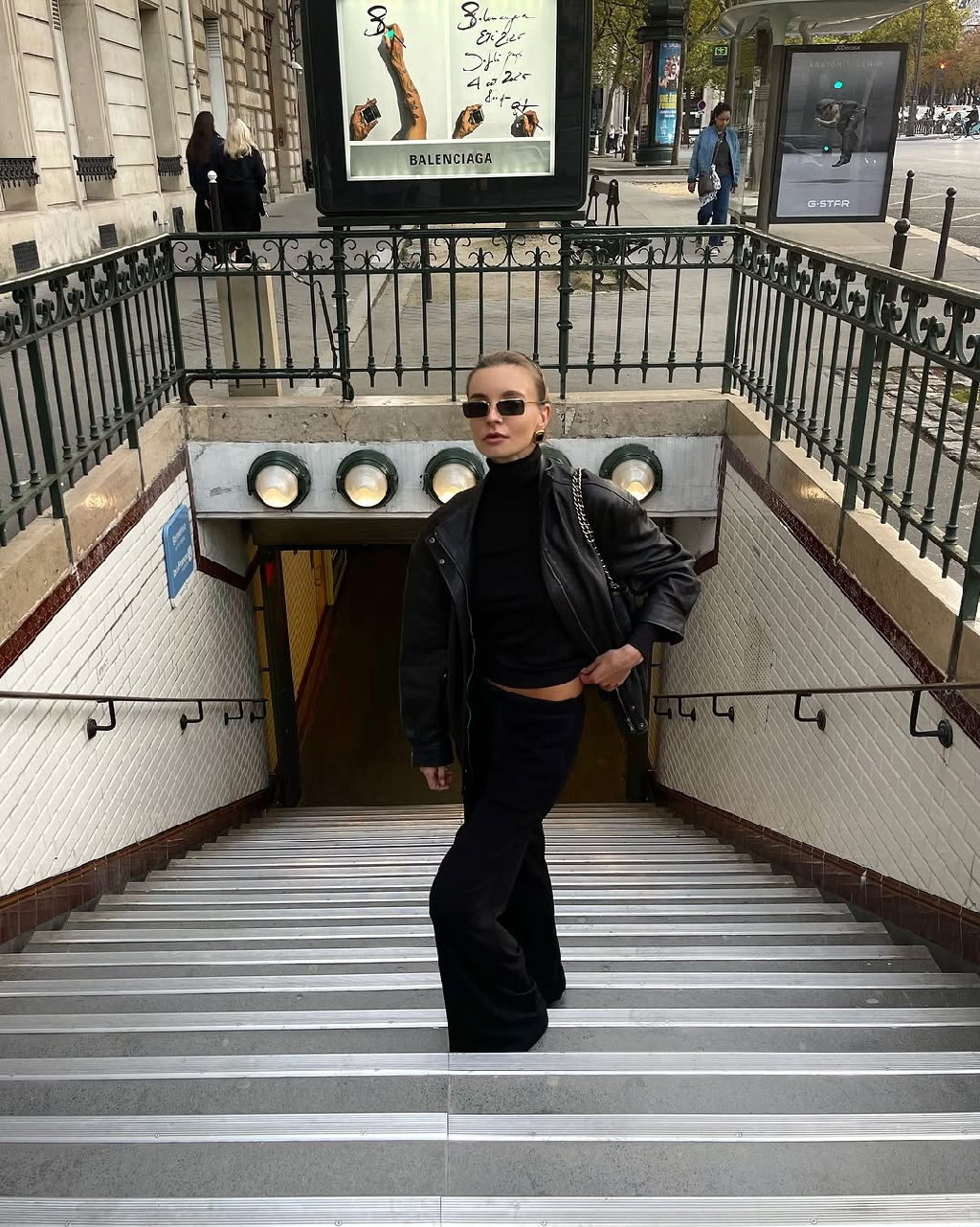 Мягкий трикотаж и фактура кожи - игра на контрасте, которая всегда выглядит дорого.

Изделия доступны для заказа на сайте matu.me и в шоуруме: Москва, Большой Козихинский переулок, 7с2