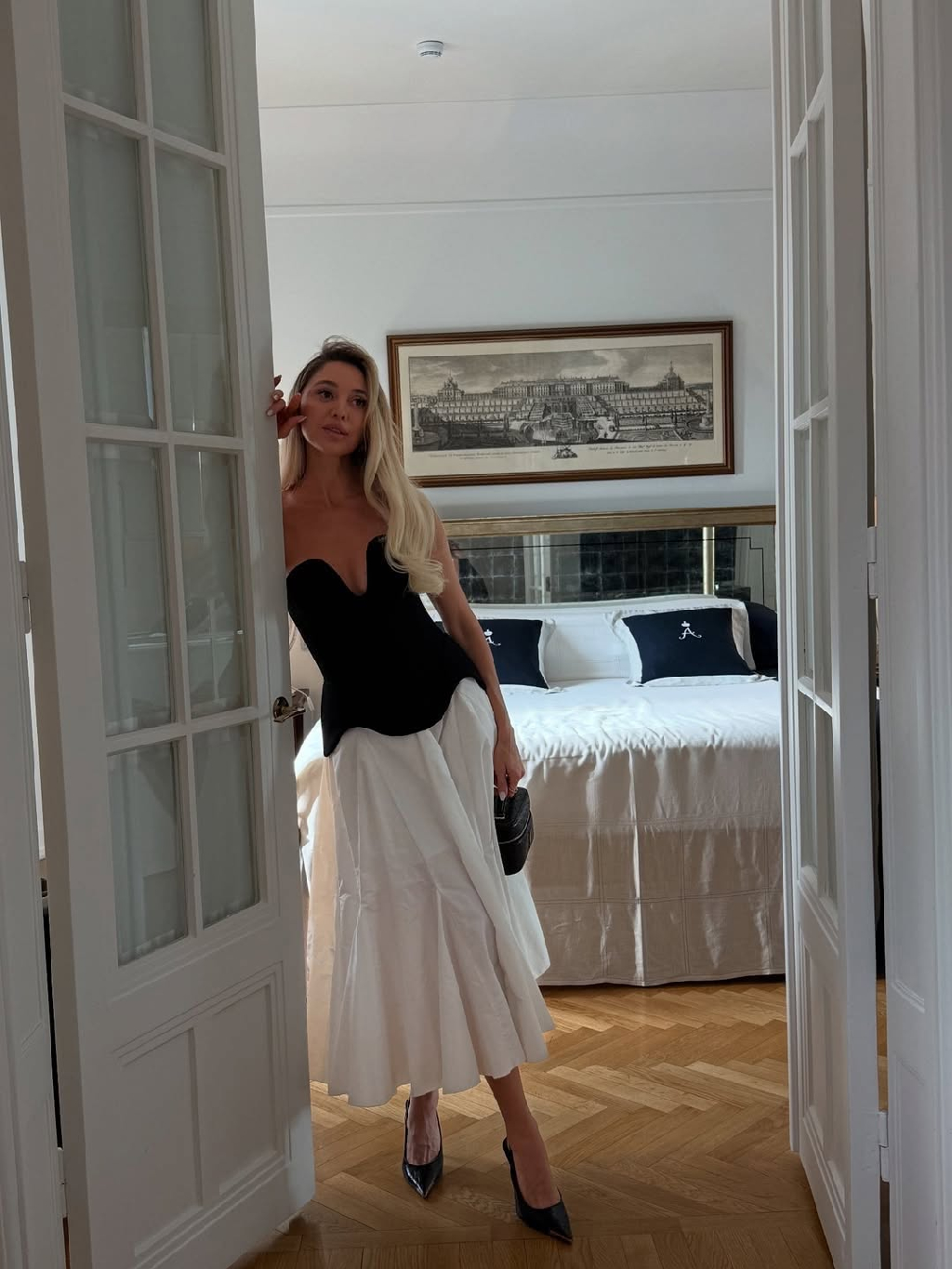 Юбка-солнце снова в центре внимания 🤍

Она создает красивый, женственный силуэт и легко вписывается в разный стиль — от расслабленного дневного до вечернего.

Доступна в ограниченном количестве на сайте matu.me