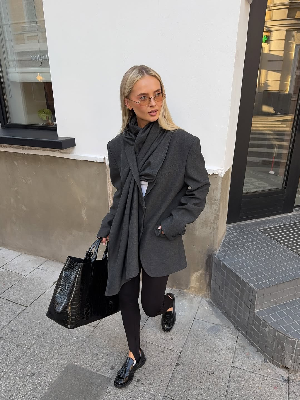 Жакет «HUDSON» со съемным шарфом - переосмысленная классика и отличный вариант для осенних многослойных образов ✨