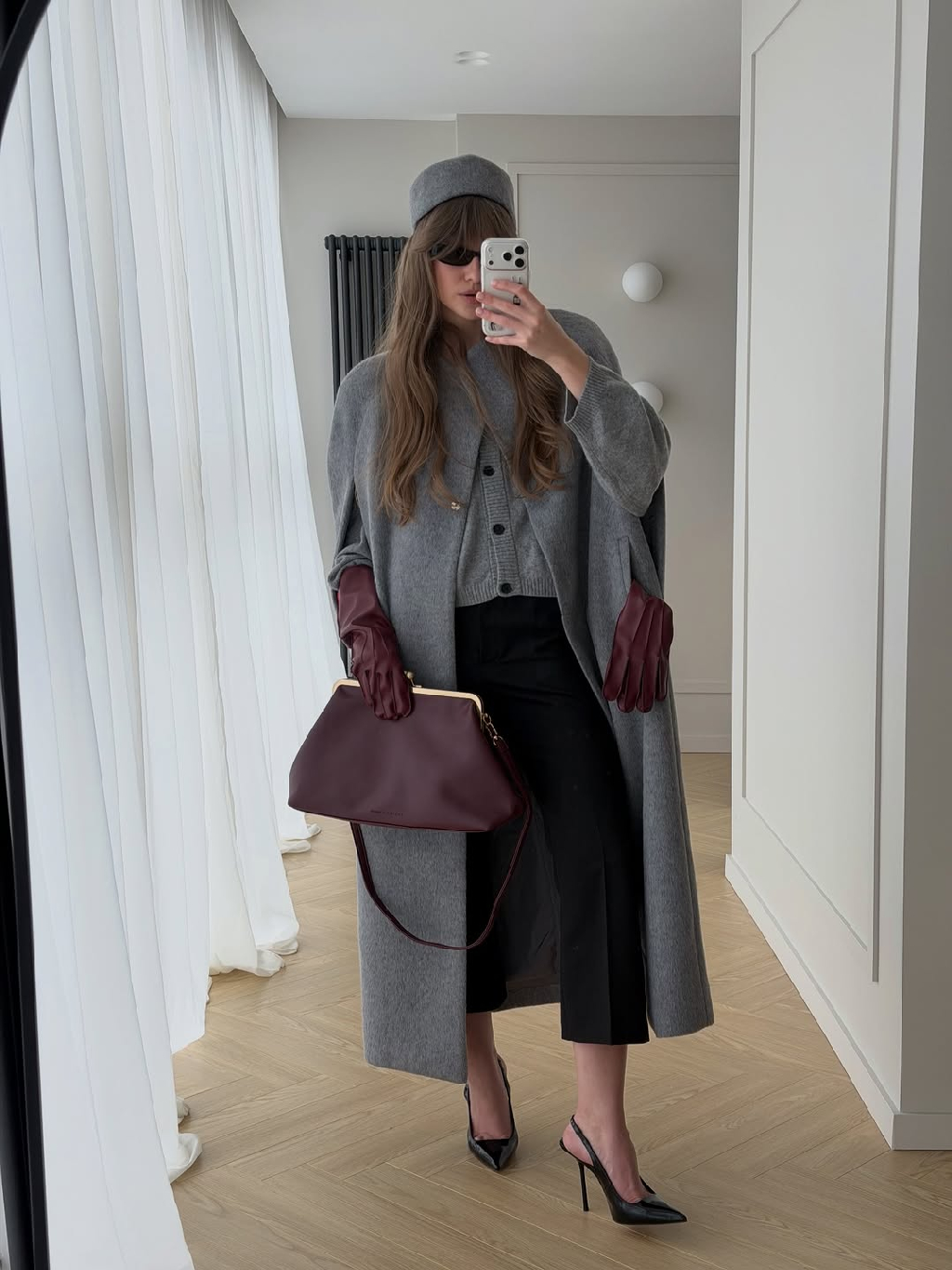 Пальто «Грейс» — идеальный выбор для современных девушек, которые ценят качество и оригинальность.

Удобный крой, мягкие ткани и утонченные детали подчеркивают индивидуальность и создают стильный и элегантный образ как для рабочих будней, так и для романтических свиданий 🤍