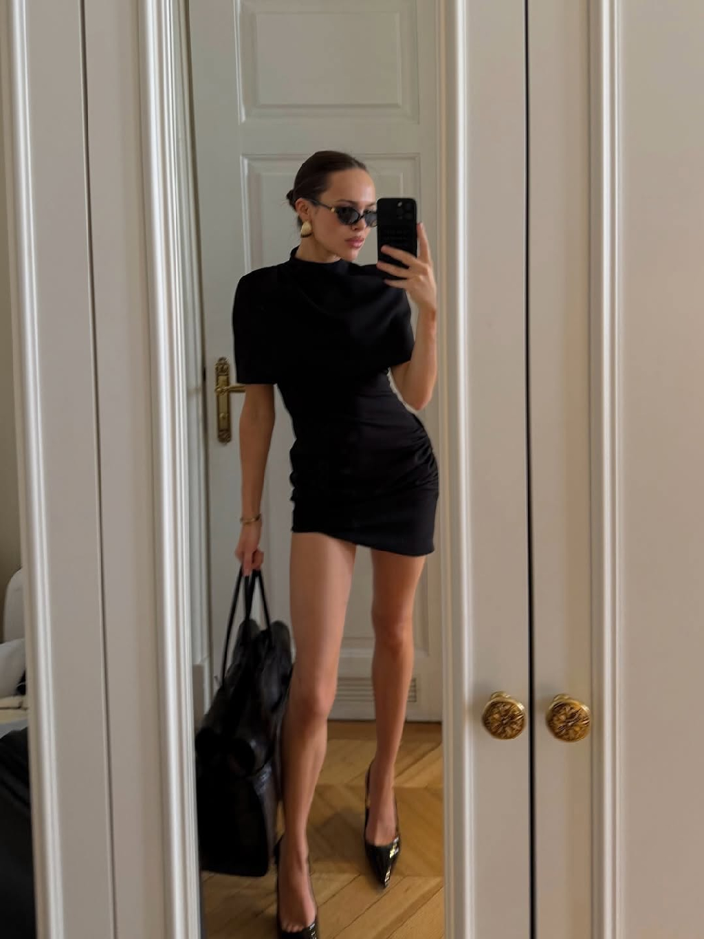 Платье, не требующее особого повода 🖤

В комплекте идет кейп, который при желании можно носить отдельно. Доступно на сайте matu.me в черном и красном оттенках 🙌🏻