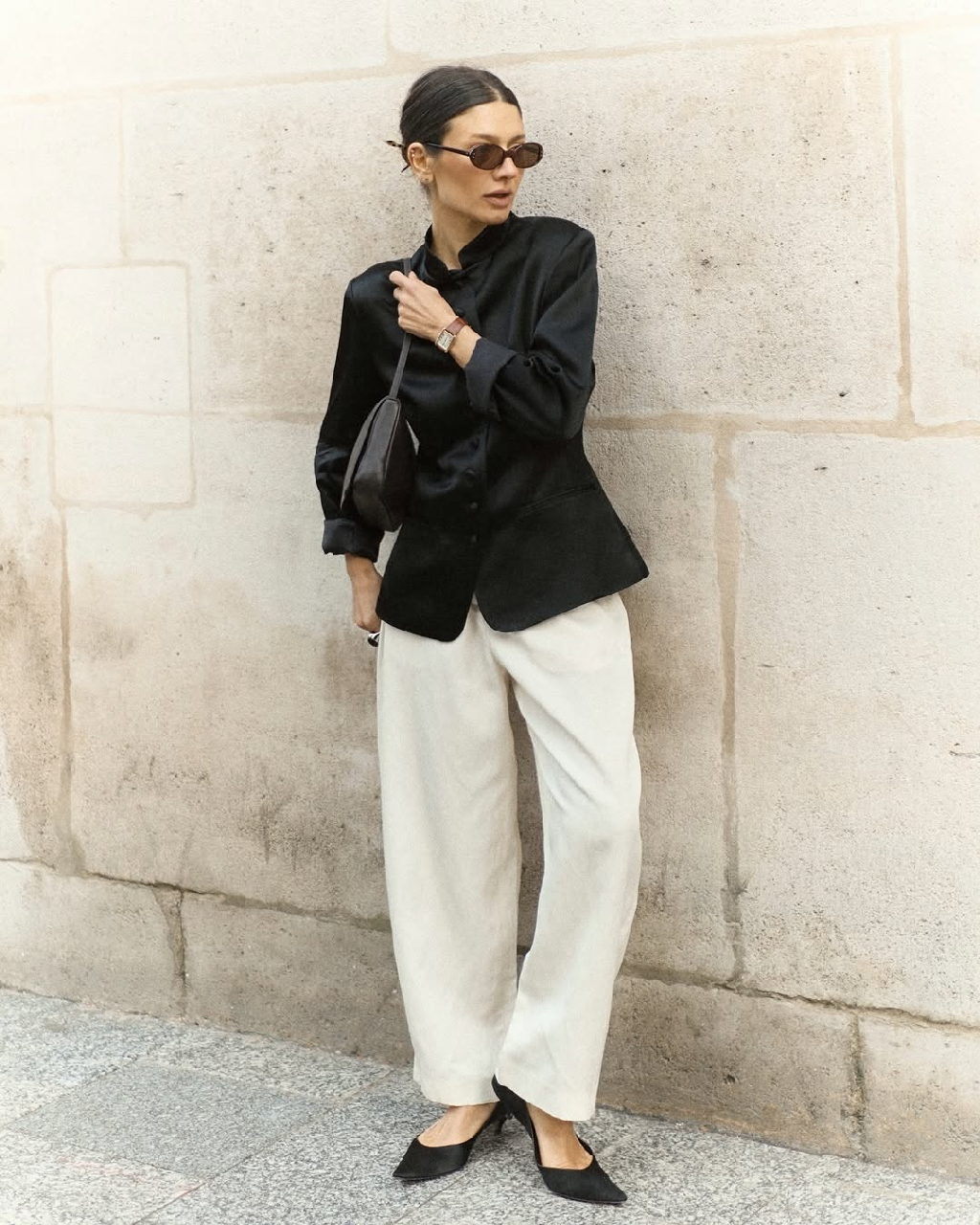 Выбор Мари Михайловой из новой коллекции — жакет из ацетата приталенного кроя и укороченные брюки из вискозы и льна.

Дополняют образ заколки-шпильки из коллекции аксессуаров IDOL.

Больше новинок — на сайте, в приложении, на Lamoda и в магазинах бренда.