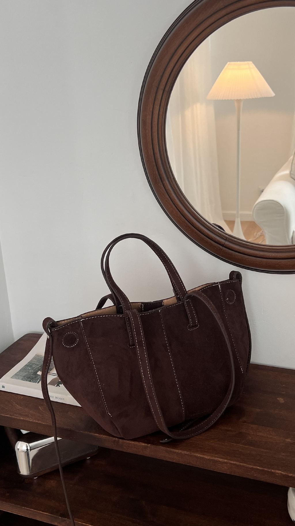 Твой главный акцент в стиле Frugal chic Girl — эта сумка! 👜✨ #WW289512 доступная бюджетная роскошь от #JOHNLOCKE на ВБ