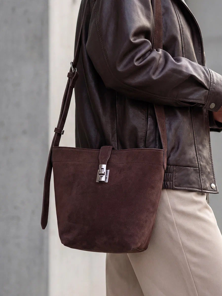 John Locke — сумки,которые сочетают в себе стиль,практичность и актуальный дизайн. 
 Минимализм, который делает твой образ завершённым.