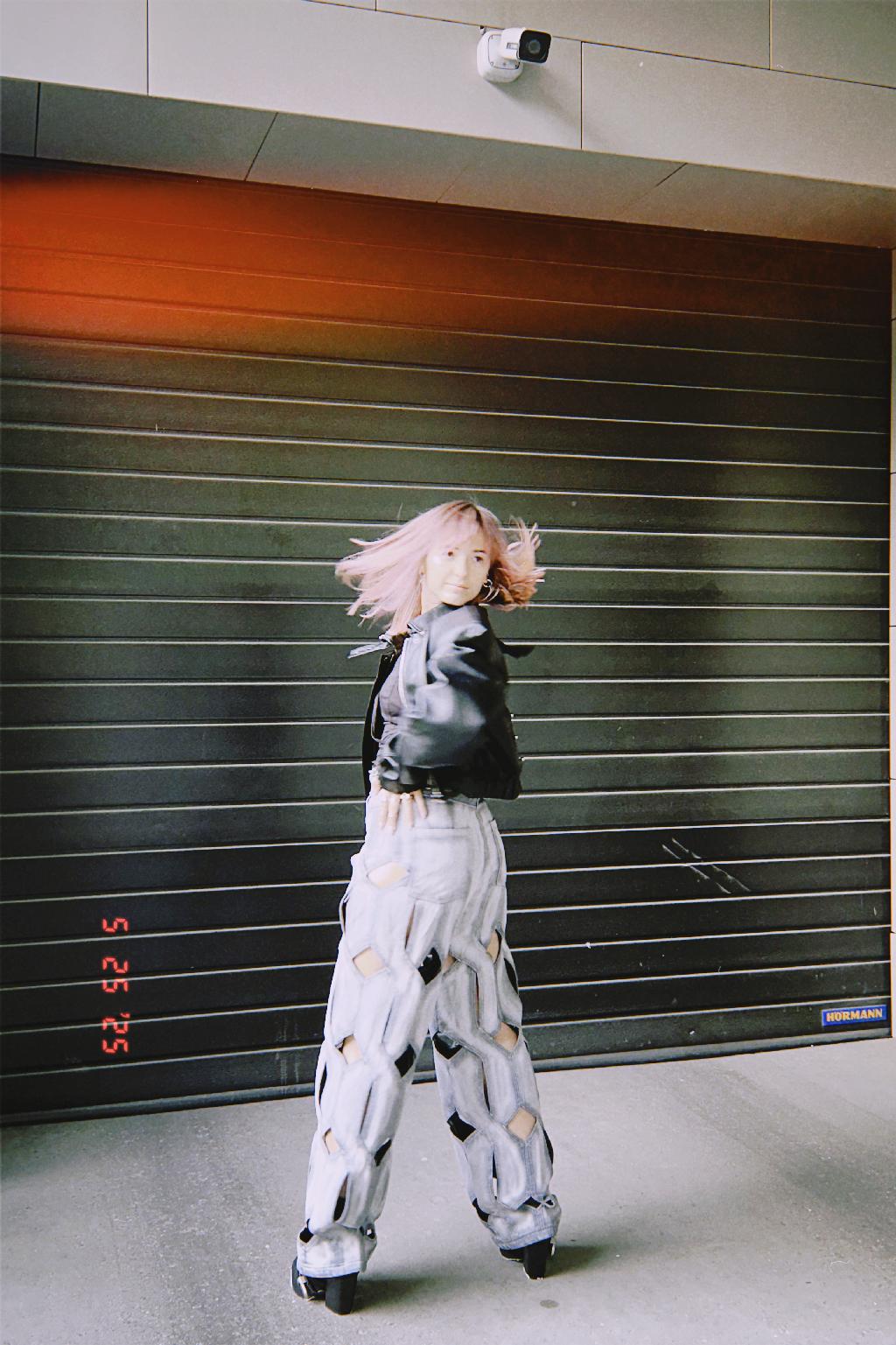 Образы в стиле авангард с деконструкцией - это классика 90-х