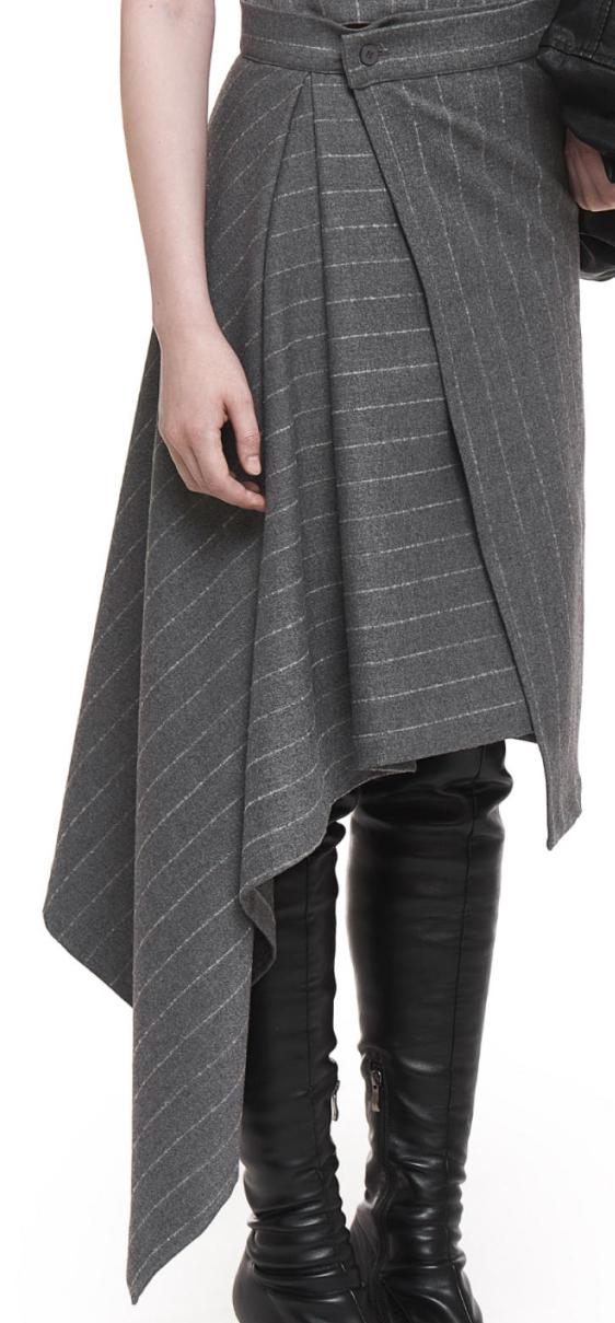 Ассиметричная юбка в сером цвете - отличная база, которая заменит брюки и джинсы