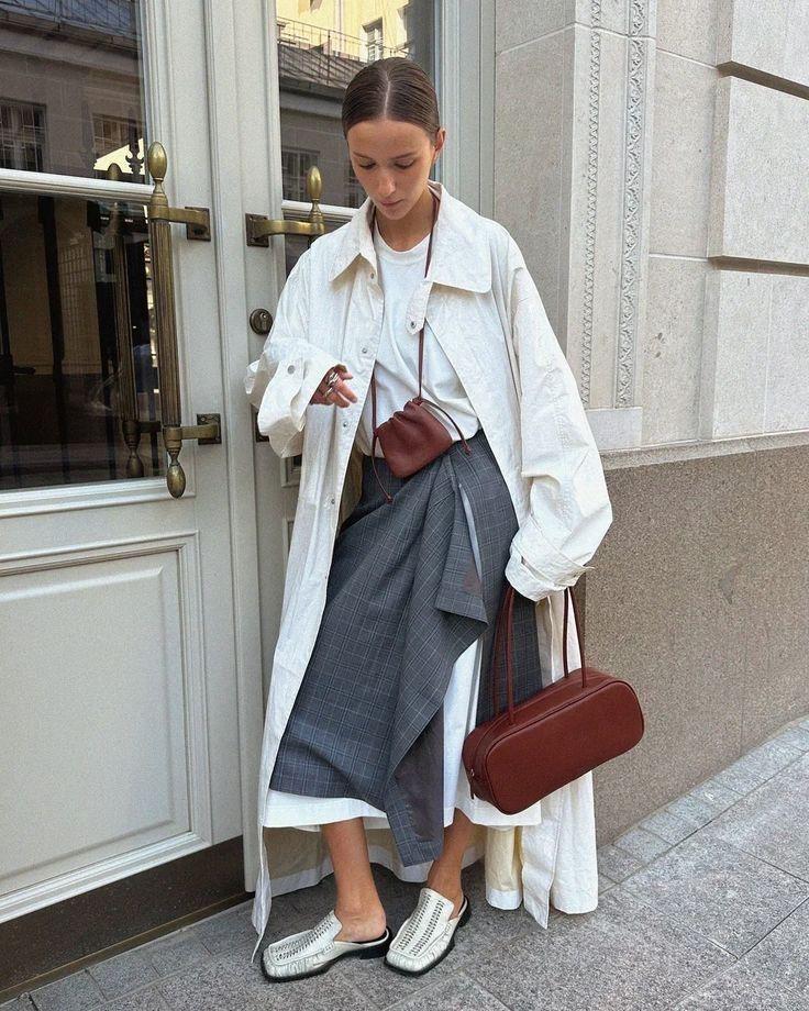 Ассиметричная юбка в сером цвете - отличная база, которая заменит брюки и джинсы