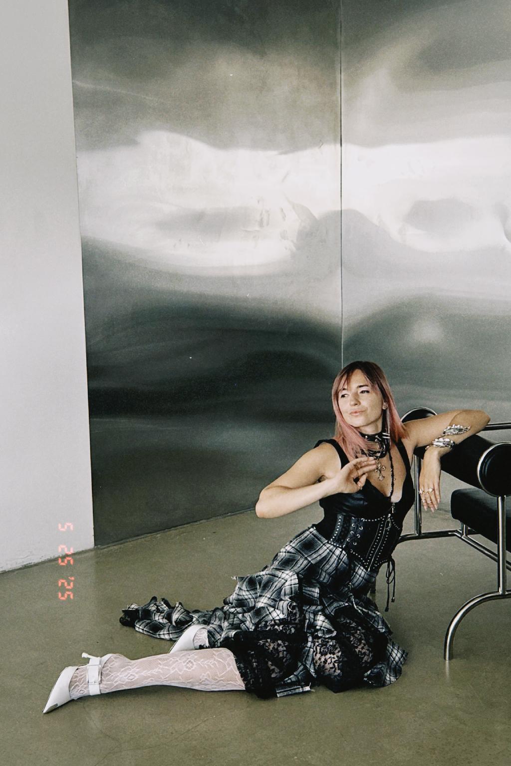 Образ в стиле 80-х. Романтизм и панк на стыке. Эстетика Вивьен Вествуд.