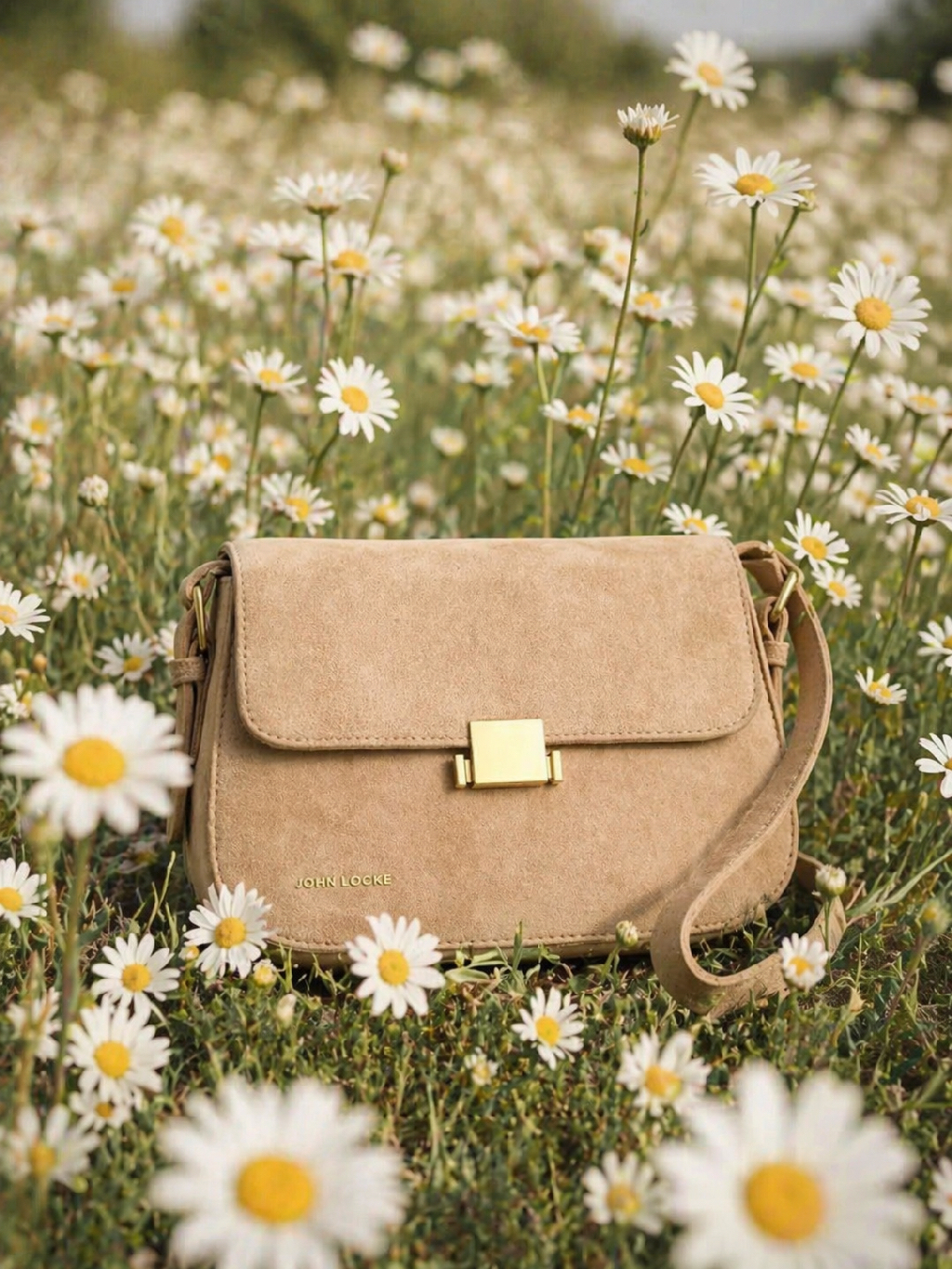 Эта сумка подходит к любому образу 😍 
Унивеснально и премиально выглядит сумка John Locke! Артикул на ВБ: WW336481 ✨