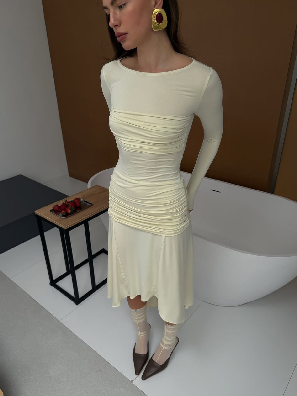 Вся нежность весны в одном изделии 🤍

Платье Mañana de Sol из тонкого вискозного итальянского трикотажа в нежно-сливочном оттенке — воплощение нежности и изящества