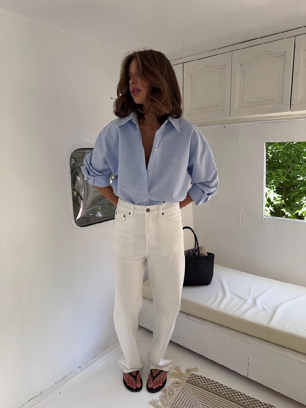 Идеальное сочетание – белые джинсы и голубая рубашка от INSPIRE. 

PS. Как же я радуюсь, что теперь можно отмечать товары прямо на фото и делать галерейный вид 😍