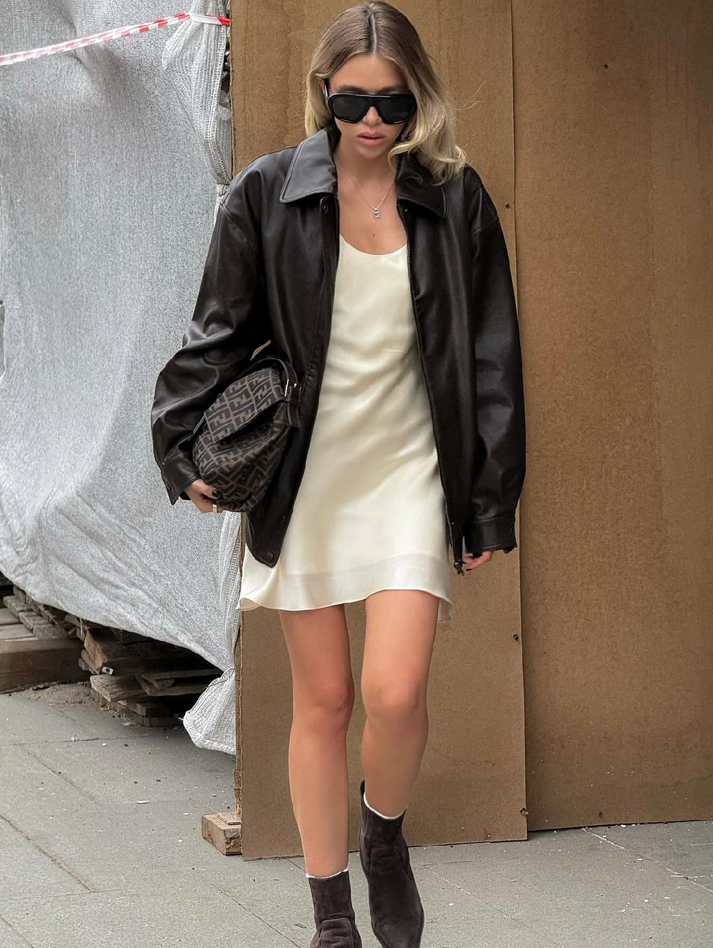 Ну это рок 🤘

Образ total CHAIKA