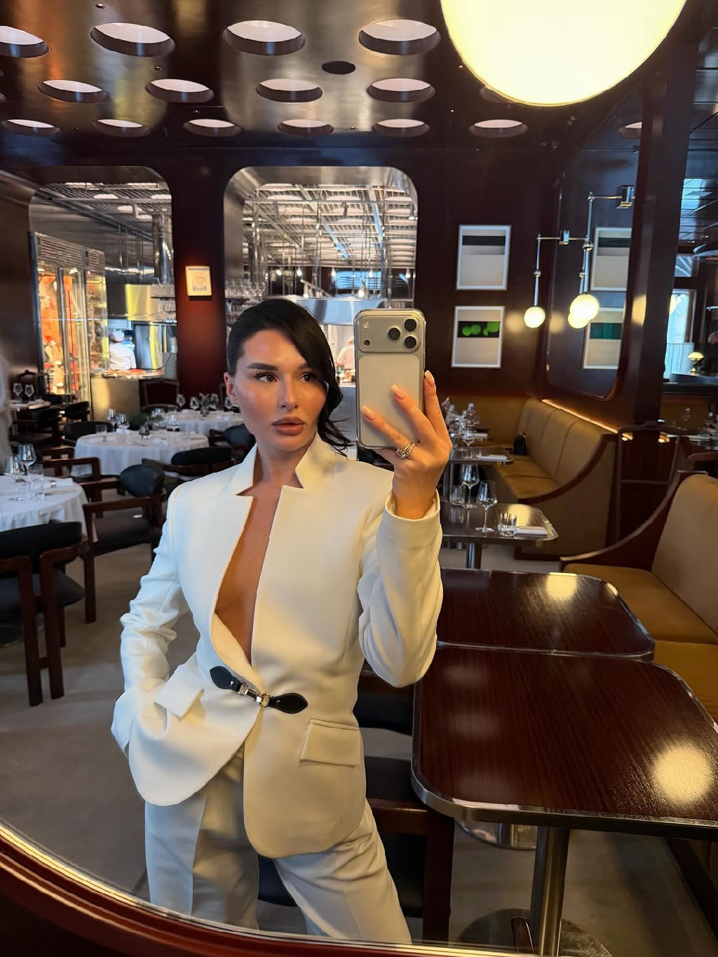 Образ от бренда DRESSERIE