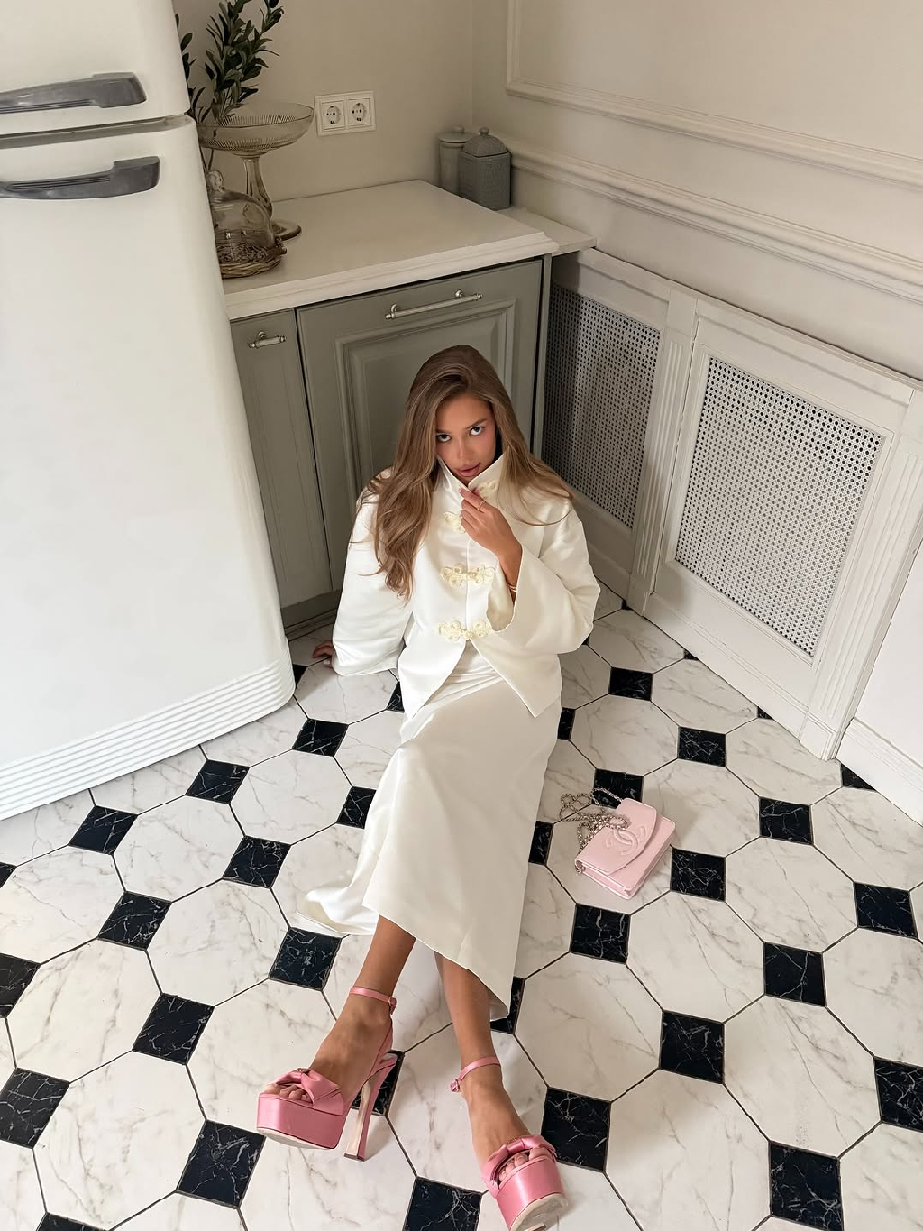 Образ от бренда AMRO