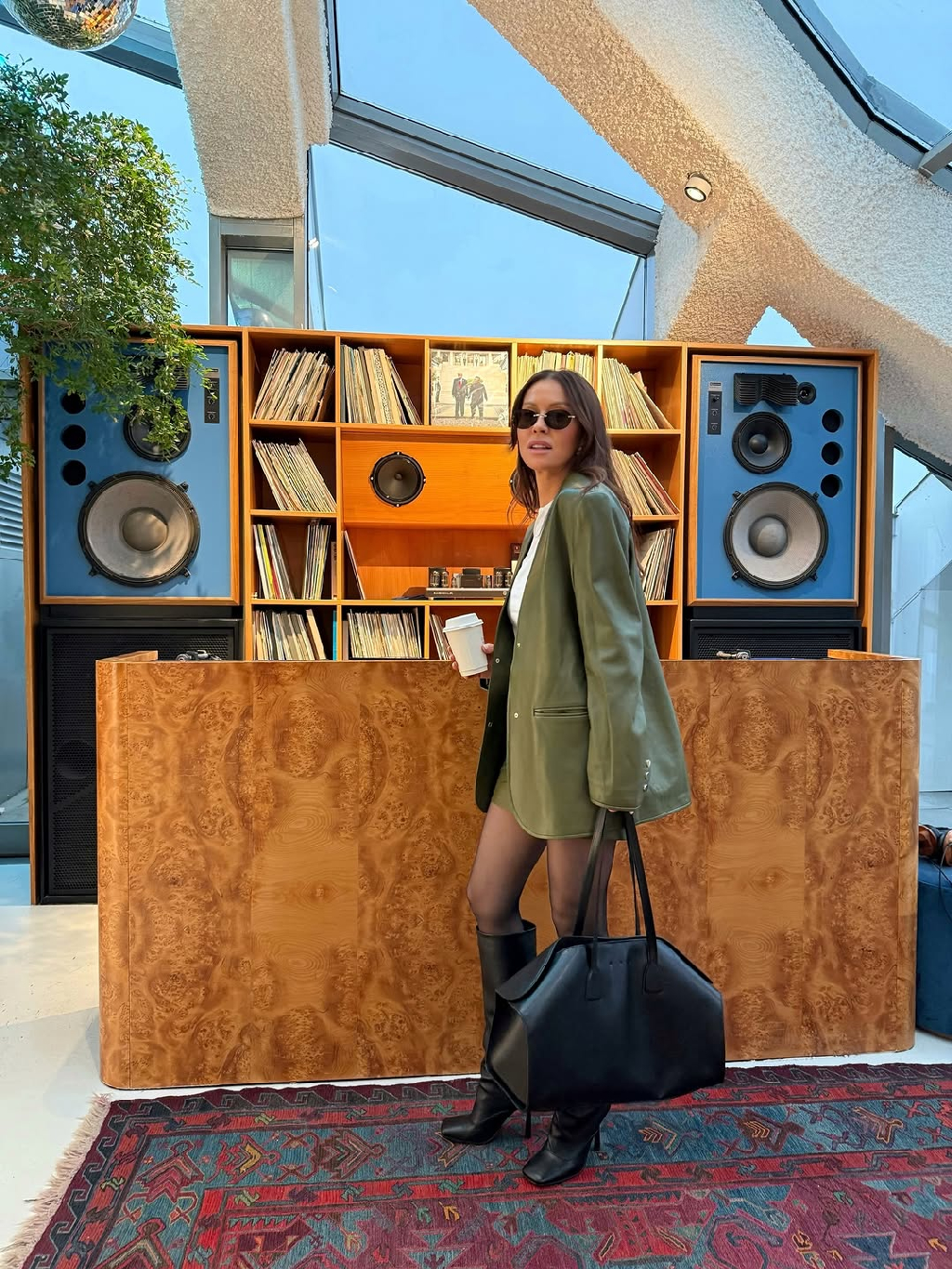 Образ от бренда KAPSULA и @r1skaya