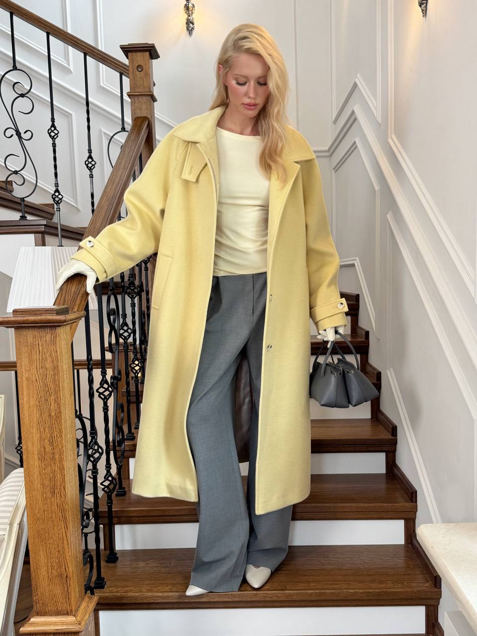 Идея, как добавить выразительности в повседневные образы 💎

• Яркий цвет
Выберите пальто в солнечно-желтом оттенке, чтобы выглядеть эффектно вне зависимости от планов.