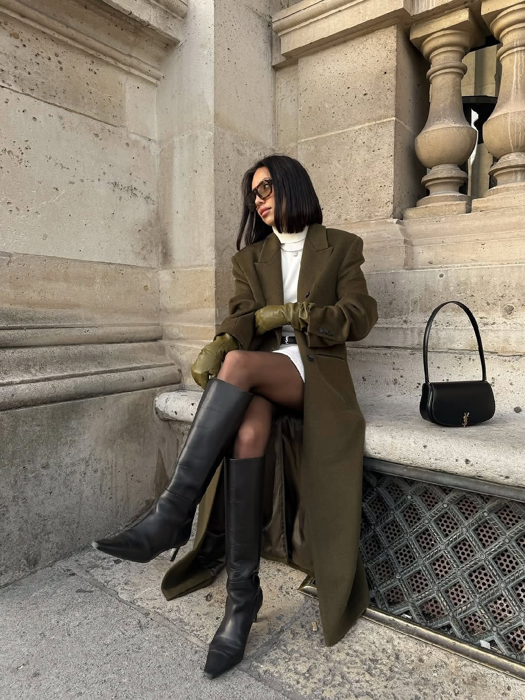 Путешествуем по осеннему Парижу вместе с it-girls, Аделей @adelyakaspanova и Лизой
@lizarudkevich, u statement-альто SELFMADE и бесконечно вдохновляемся атмосферой и их образами 🥐🍂