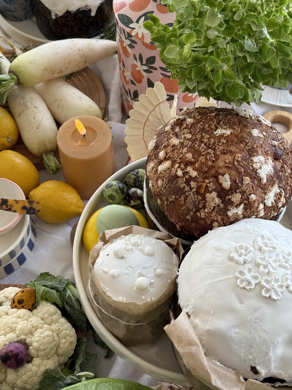 Пасхальный стол 

Хотите удивить своих близких за пасхальным столом и научиться сервировке как у блогеров? 

Мы поделимся секретами нестандартного декорирования, предложим креативные идеи по окрашиванию яиц и украшению стола.

https://uutno.ru/paskha

В этой сервировке мы использовали:
Посуду Chamote 
Текстиль Linen Texture
Деревянную посуду Woodish

Еда на столе можно заказать тут:
Паштеты и риеты: https://t.me/leperenagy
Куличоне: https://t.me/bulochnayasokol
Куличи:  gastromoments.ru