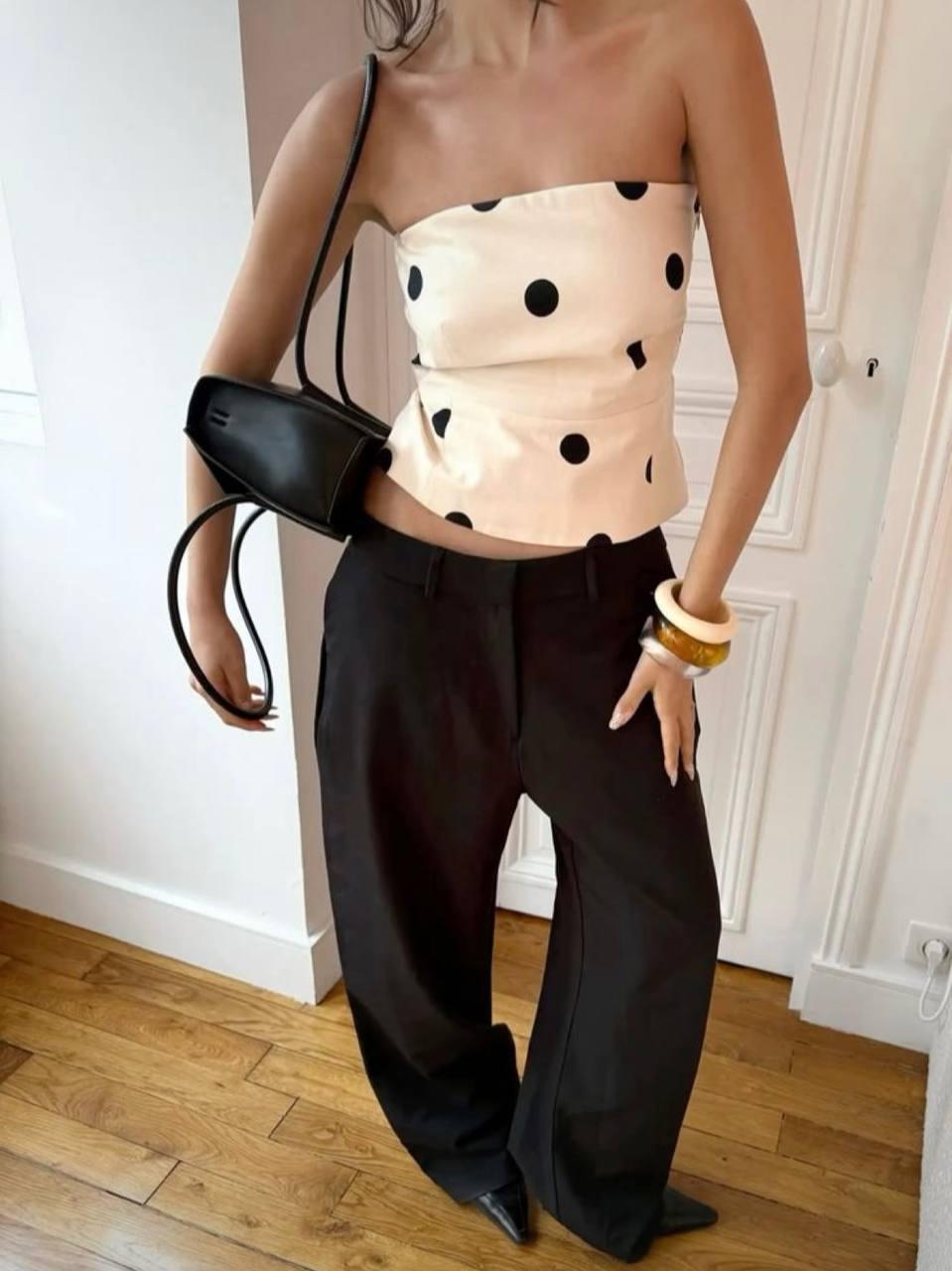 Нще немного гороха! Его так много, но это не бесит. Принт реально хорош, в том числе в неоднозначных и сложных стилизациях. Цепляет. 