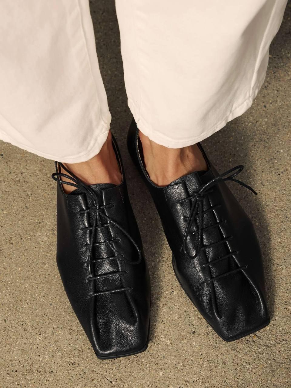 Ещё один классный бренд обуви, который очень хочется вам показать - Lusavou. Миллиард и одна небанальная модель. Но я б купила эти. 