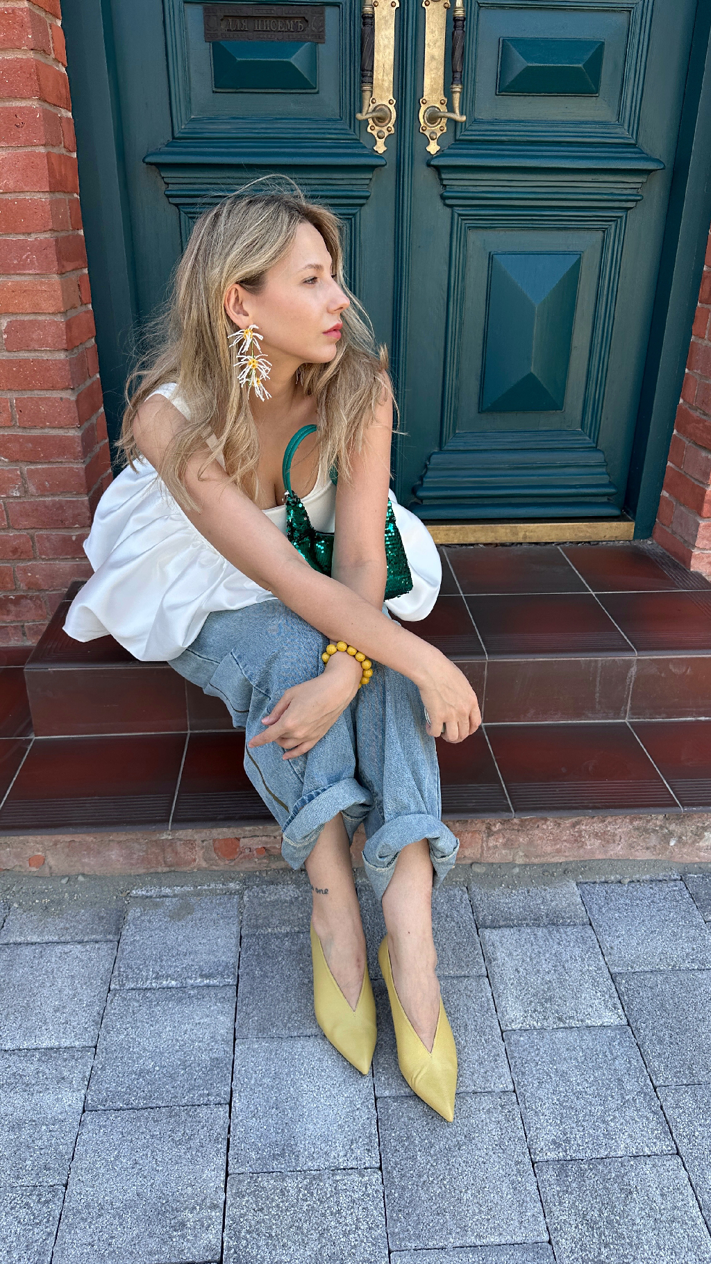 Мне очень сильно красиво! Вот такой девчачий и яркий аутфит у меня получился с топом и джинсами от Iss Ju. 

Я действительно в полном восторге от этого воздушного образа. И от каждого изделия по отдельности! 