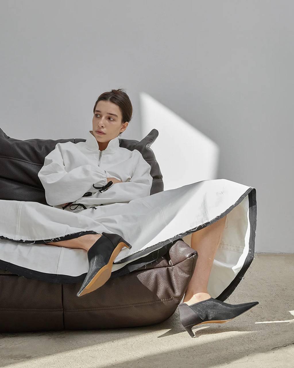 Marruzh, вы оболдели? Извинитесь! За эту красоту. 

Точно в такой юбке я снилась себе сегодня в очередном ночном блокбастере, где я почему-то спасала белку, неся ее за одну ногу, бежав с ней по пескам пустыни, которые почему-то были фиолетовыми. 

Кстати, в итоге белка меня предала, украв мою флэшку с ценными фотографиями, а я отравила ее яблочной шарлоткой собственного производства, сыпанув туда стакан мышьяка вместо сахара. 

Но, вернувшись к теме, юбка, отвечаю, была эта! Главное, чтоб белка не сбылась 😂