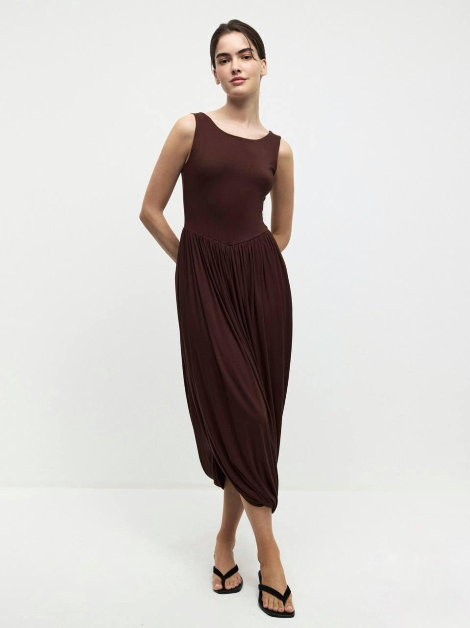 Два неприлично красивых и женственных платья от Selfmade. Исходя из моего бюджета выбрать из них надо ноль, но, как вы поняли, единственный вариант брать оба, дабы избежать душевных терзаний. 