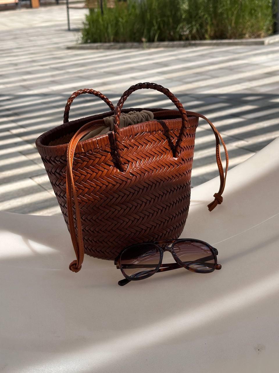 Рандомные фотокарточки из телефонной галереи. 

Окружать себя красивым каждый день - единственная задача, с которой я справляюсь филигранно. 