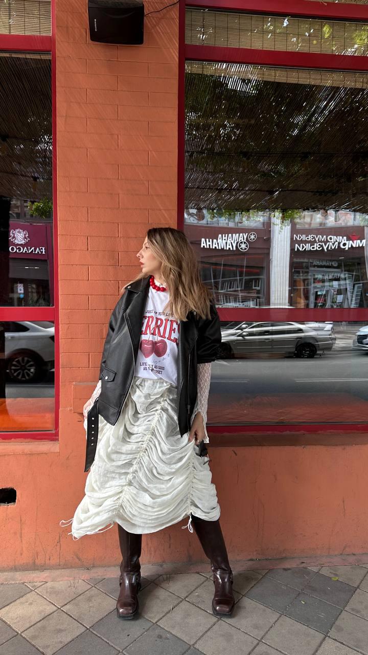 Лук дня: 

Футболка Befree
Юбка Voluminous
Сапоги MAAG 
Бусы из винтажки 

А вы сегодня в чем?